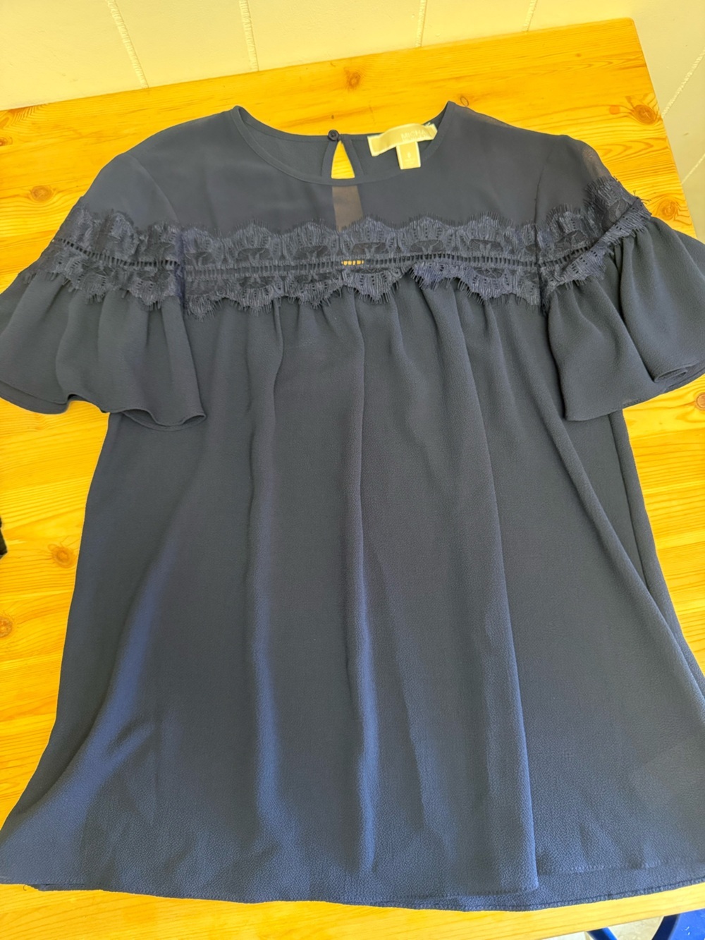 Michael Kors MICHAEL navy crepe top with lace detail Small EUC